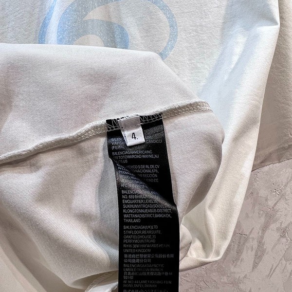 【送料込】バレンシアガ 偽物★SURFER ロゴTシャツ bak43913
